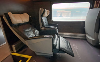 Leo Express premium class