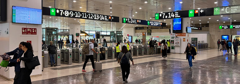 Barcelona Sants ticket gates to platforms 7-14