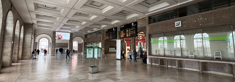 Lisbon Santa Apolonia ticket hall