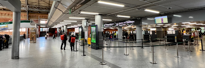 Baggage control into the 1st floor planta primera departures area