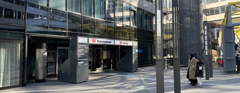 Entrance to ticket office & DB Lounge at Stuttgart Hauptbahnhof