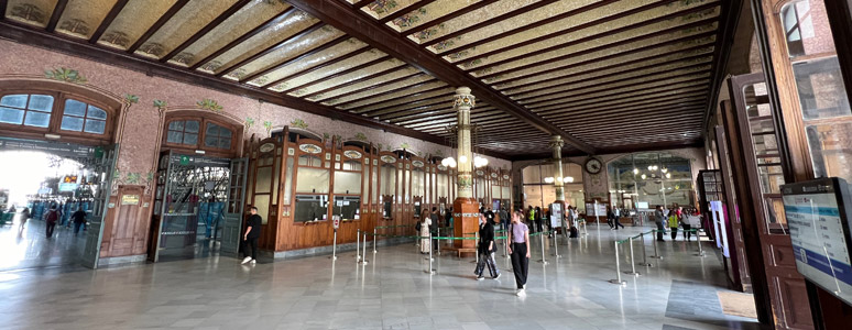 Valencia Estacio del Nord booking hall